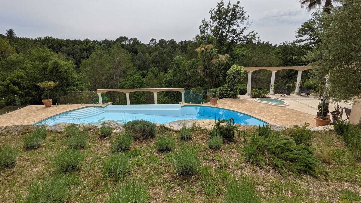 Saint-Paul-en-Foret House | St Paul en Foret, maisonette 2/4 persons, swimming pool + jacuzzi