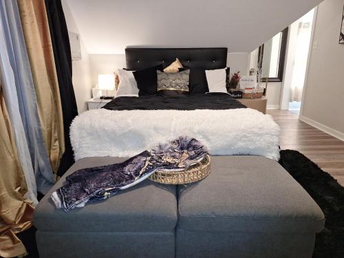 Midway Apartment | St Paul Fry Street Den Tower Suite #3