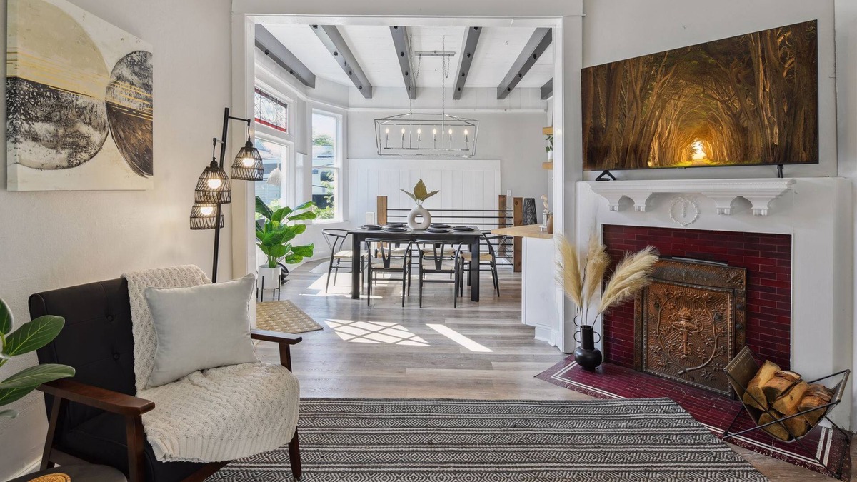 West Seventh House | St. Paul Hidden Gem close to the Xcel Center + Airport hosted by Katrina