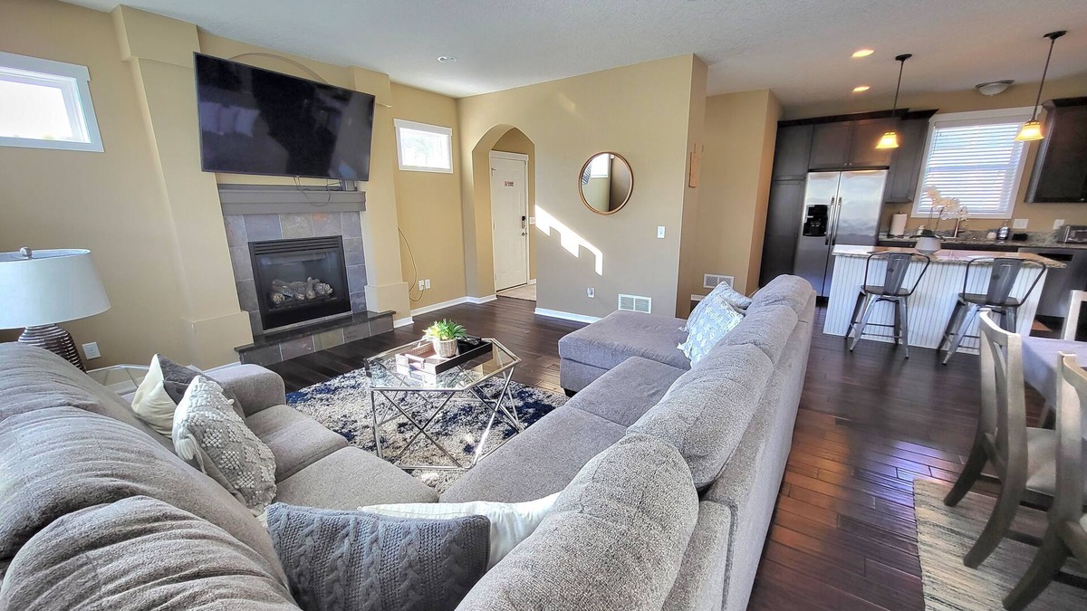 St. Paul House | St Paul - Mall of America - Pool Table - Spacious