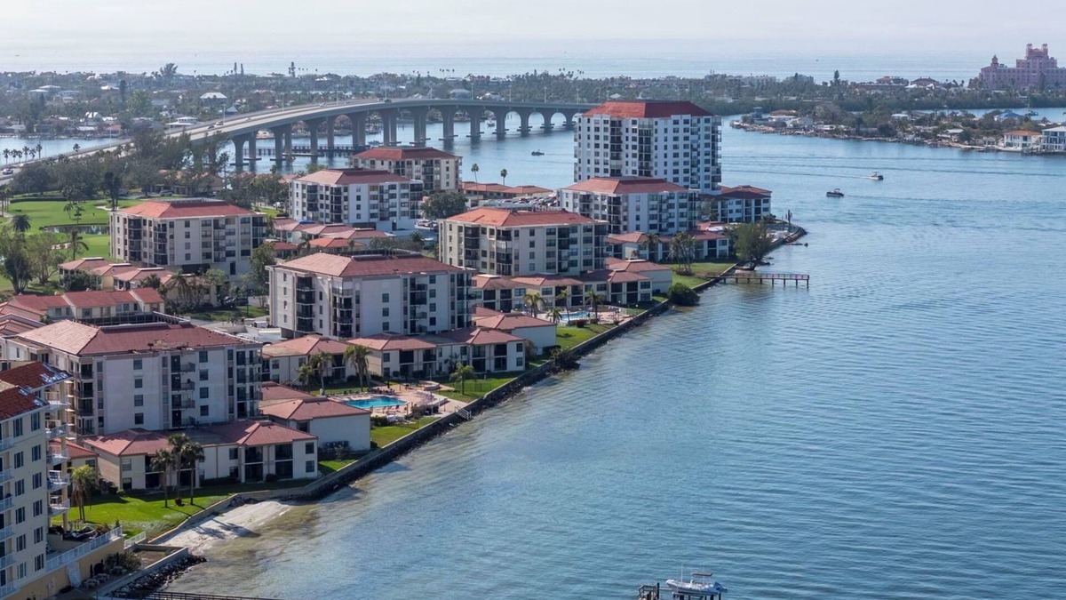 Casa del Mar Condo | ST Pete Isla Casa A condo in St. Petersburg, Floridan 2 bedrooms2 beds2 baths