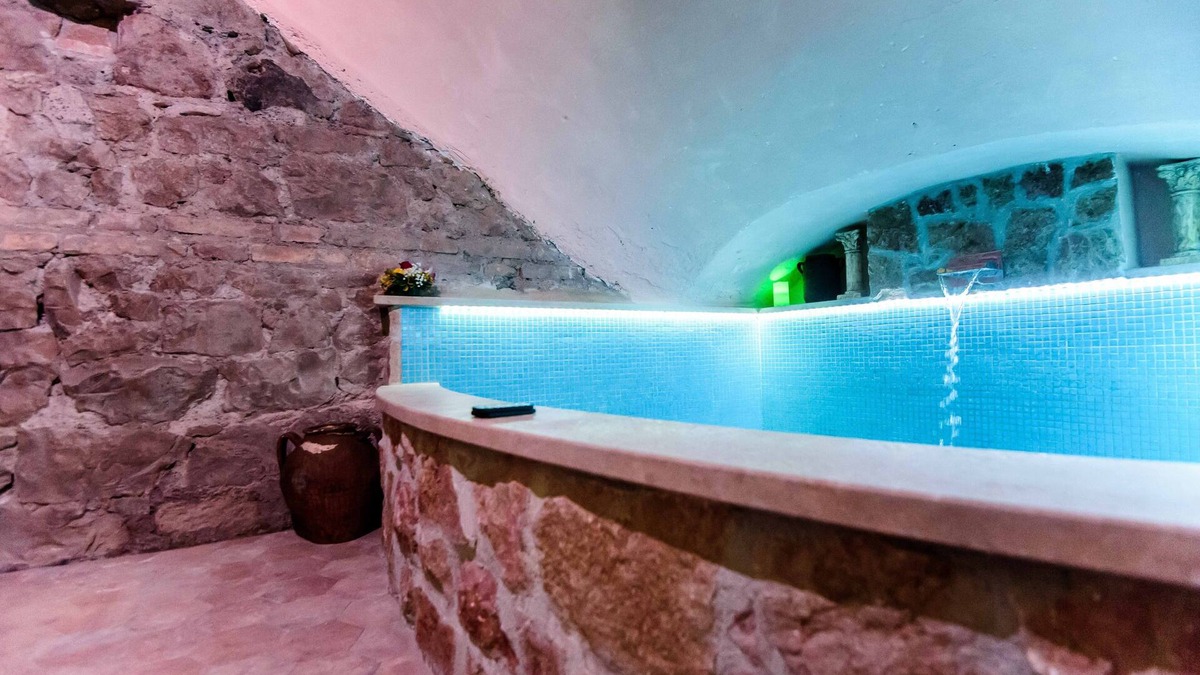 Vatican Apartment | St. Peter's in Love - Honeymoon suite with small pool