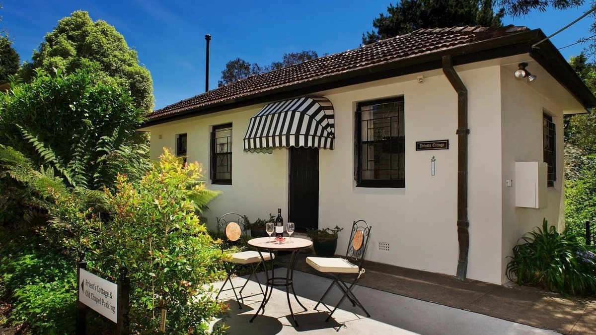 Leura House | St Raphael - Priest's Cottage Leura