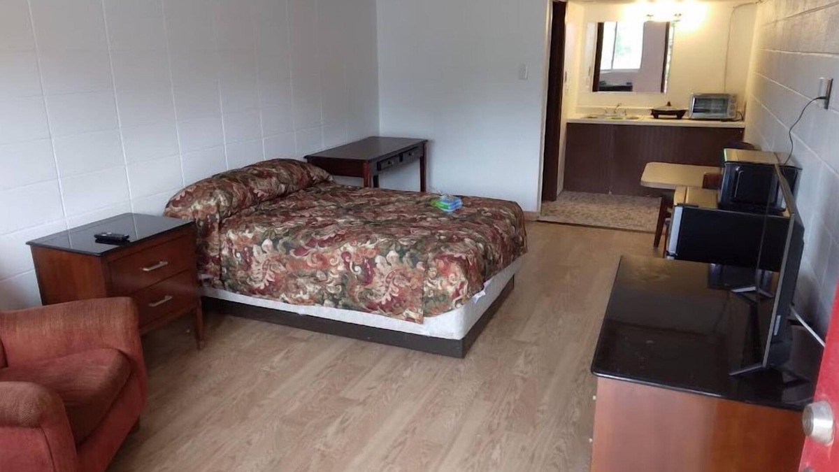 St. Robert Hotel | St Roberts Towne & Village Extended Stay