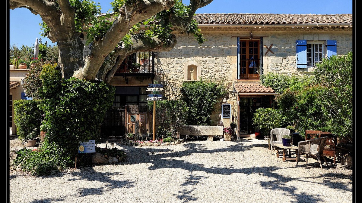 Rognonas Apartment | "St Sebastien" - sleeps 4, 2bed 2bath self catering Apartment heart of Provence