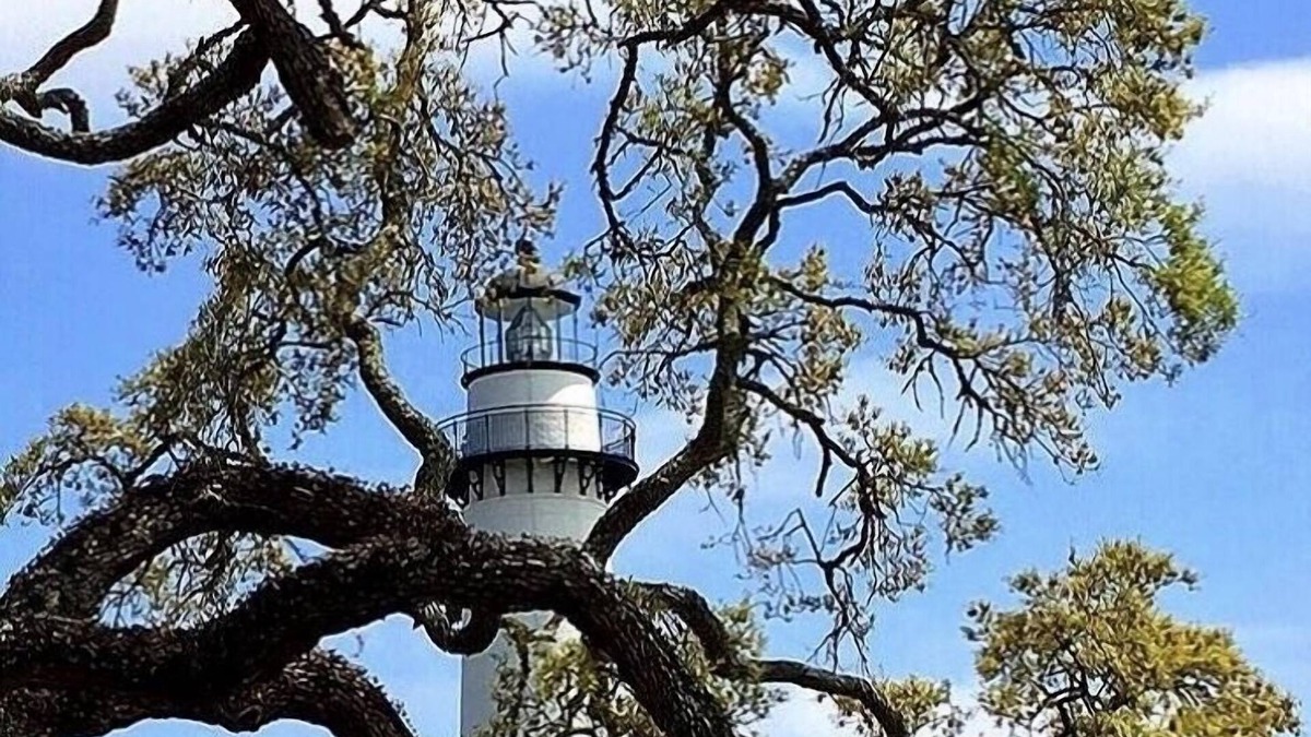 Saint Simons Island House | St. Simons Island South End - Cozy & Quiet - 1 mile to beach, pier, village…