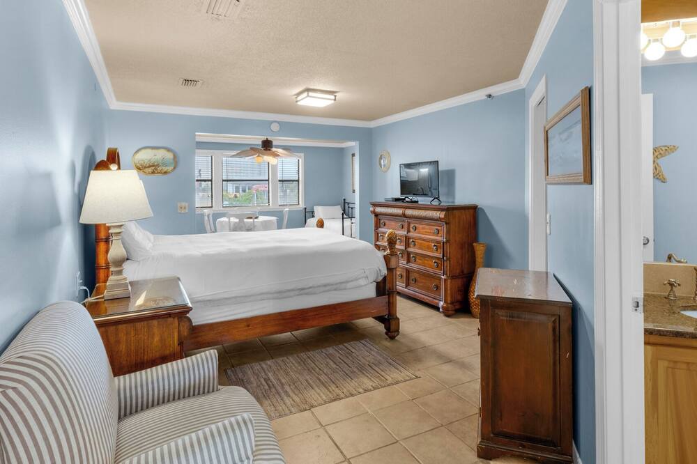 Gulf Lagoon Beach House | St Thomas Square