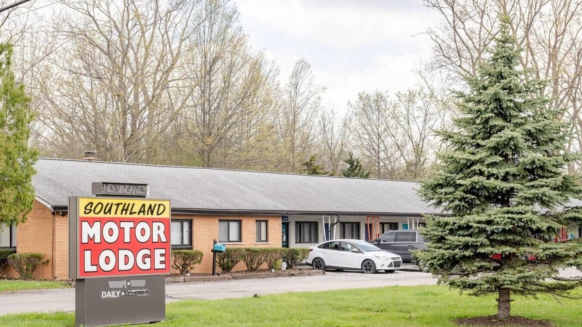 Riverview Apartment | Stay in Browntown for 4: Cozy Room with MiniFridge