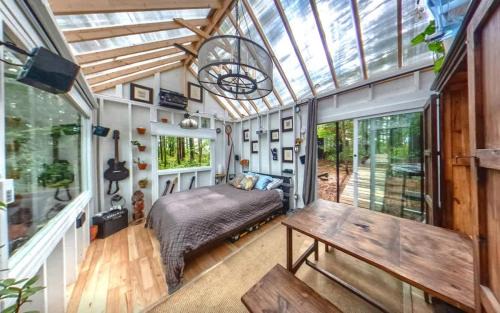 Brantingham House | Stabbin Cabin #2 on Grant Island - Hot Tub, Boat, Pet Friendly