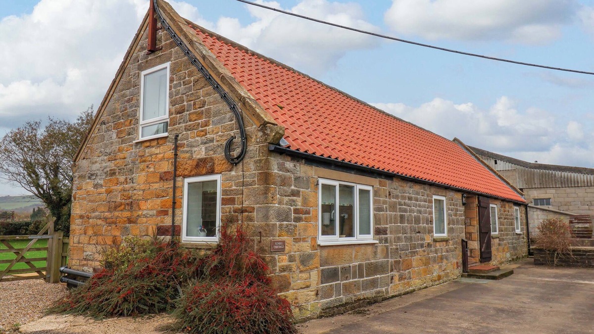 Fylingdales Cottage | STABLE COTTAGE, family friendly, with a garden in Robin Hood’s Bay