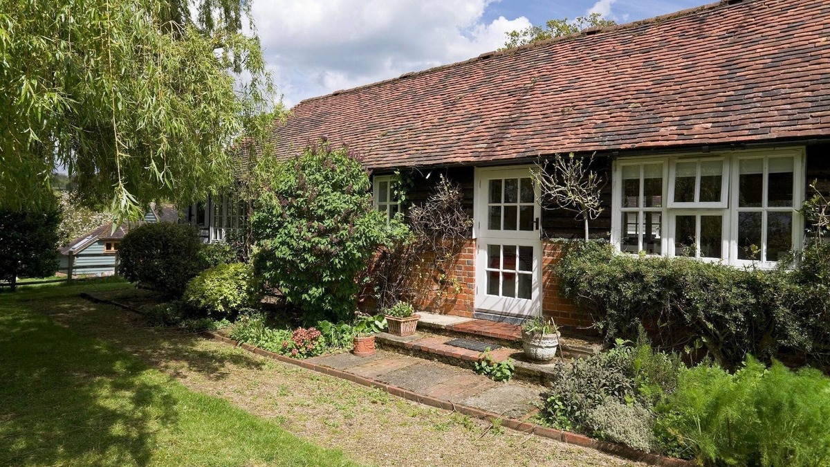 Tonbridge Cottage | * Stable Cottage * Hamptons Farmhouse, Child Friendly Holidays