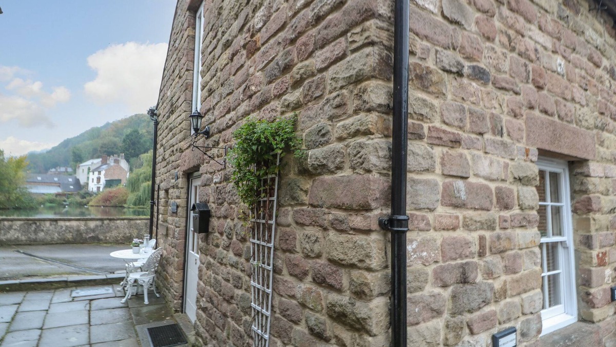 Cromford Cottage | STABLE COTTAGE, pet friendly, with open fire in Cromford