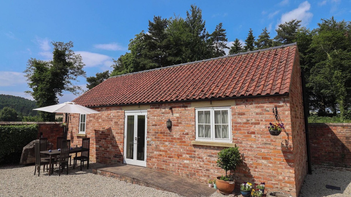 Scawton Cottage | STABLE COTTAGE, pet friendly, country holiday cottage in Hovingham