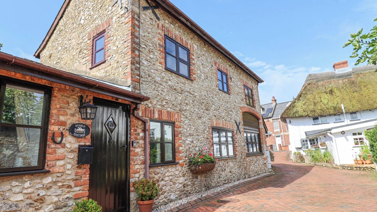 Colyton Cottage | STABLE COTTAGE, romantic, character holiday cottage in Colyton