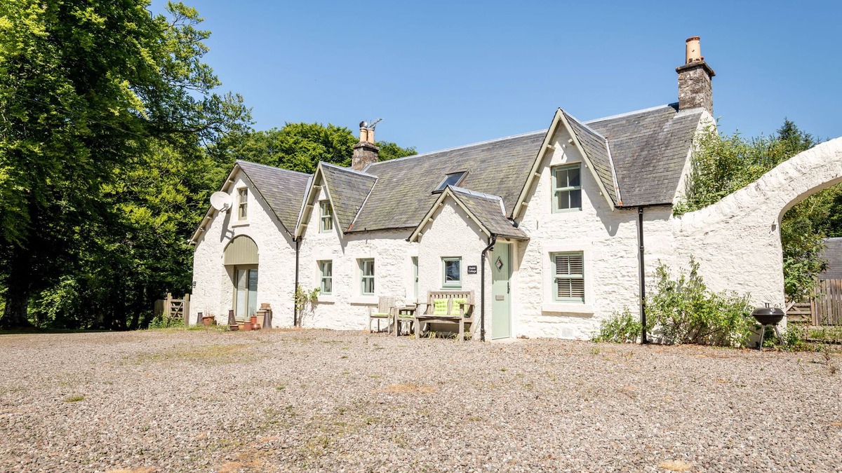 Dunblane Cottage | Stable Cottage Sleeps 4 (2 Bedrooms) On Scottish Country Estate
