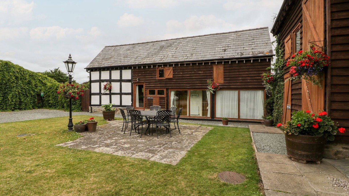 Leominster Cottage | STABLE END, family friendly, character holiday cottage in Luntley