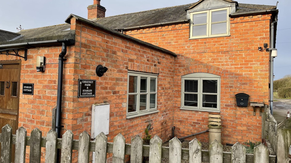 East Norton Cottage | STABLES COTTAGE, pet friendly, with a garden in Uppingham