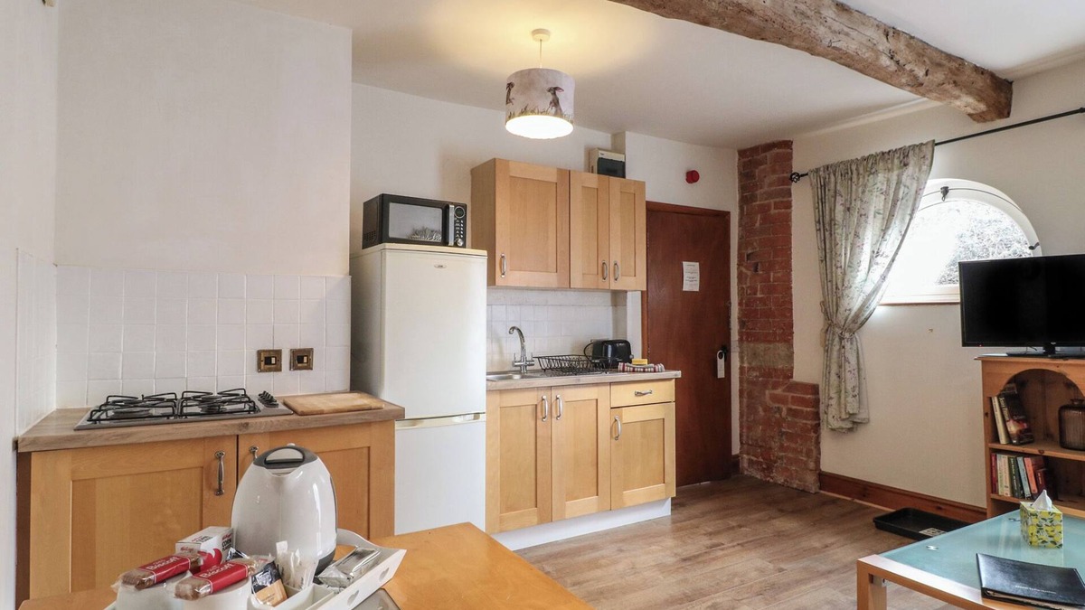 Castle Donington Cottage | Stables
