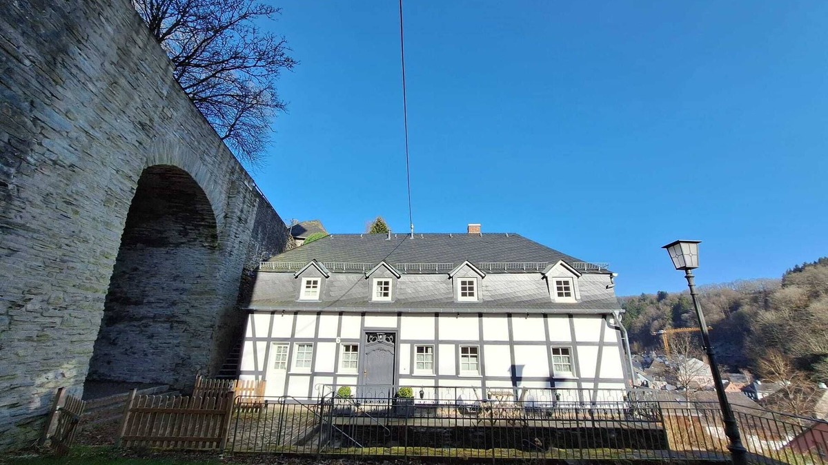 Monschau Condo | Stachelburg - apartment with fireplace room- apartment with terrace