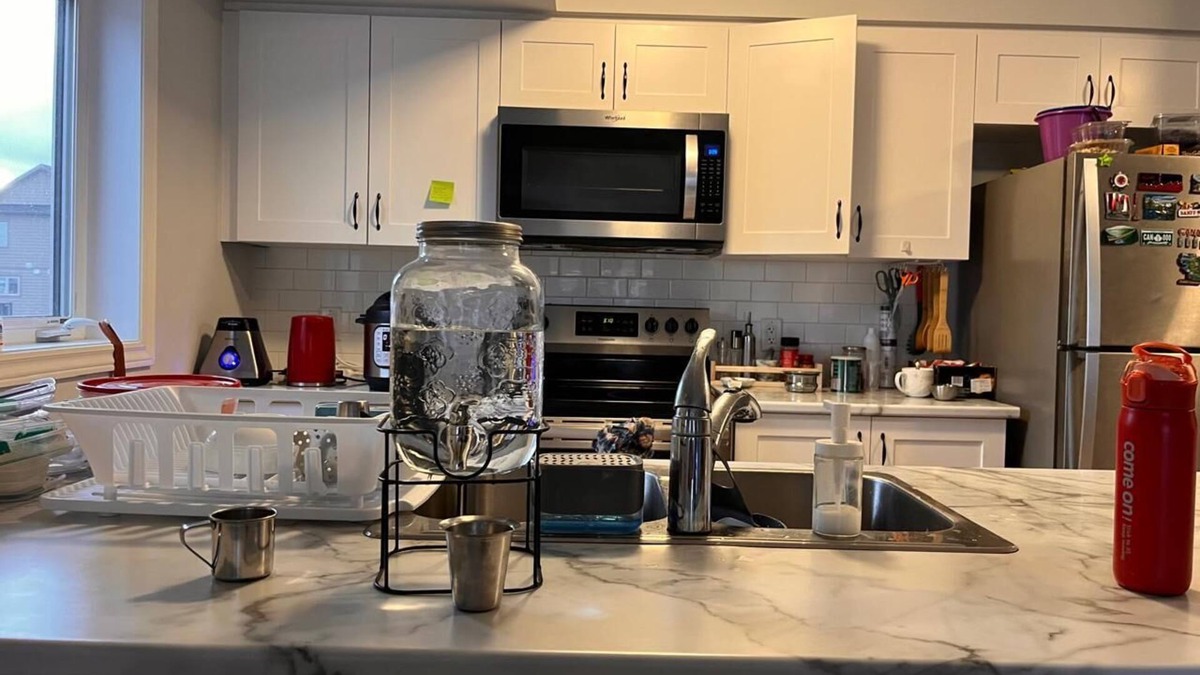 Ottawa Division Condo | Stacked Townhome for Short Term Rental with Kitchen
