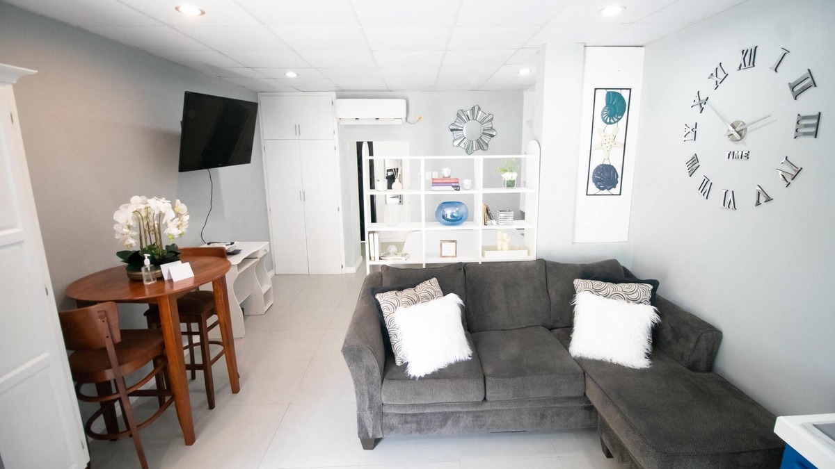 Saint James Apartment | Stacys Place #3: Studio Apartment