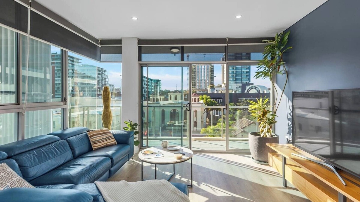 Wollongong Apartment | Stadium Escape A Contemporary Beachside Retreat
