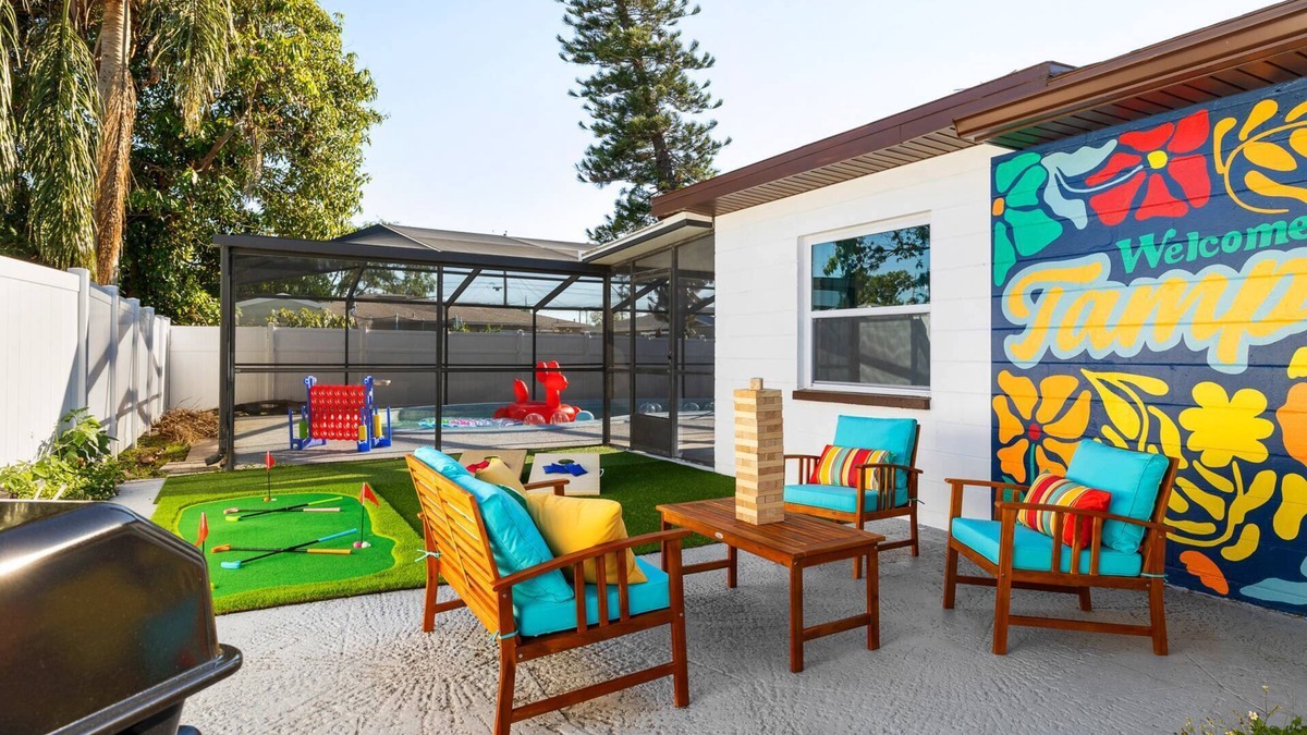 Tampa House | Stadium Splash! Walk to Ray Jay, Private Pool, Games, Putting Green & More – Perfect Tampa Stay!