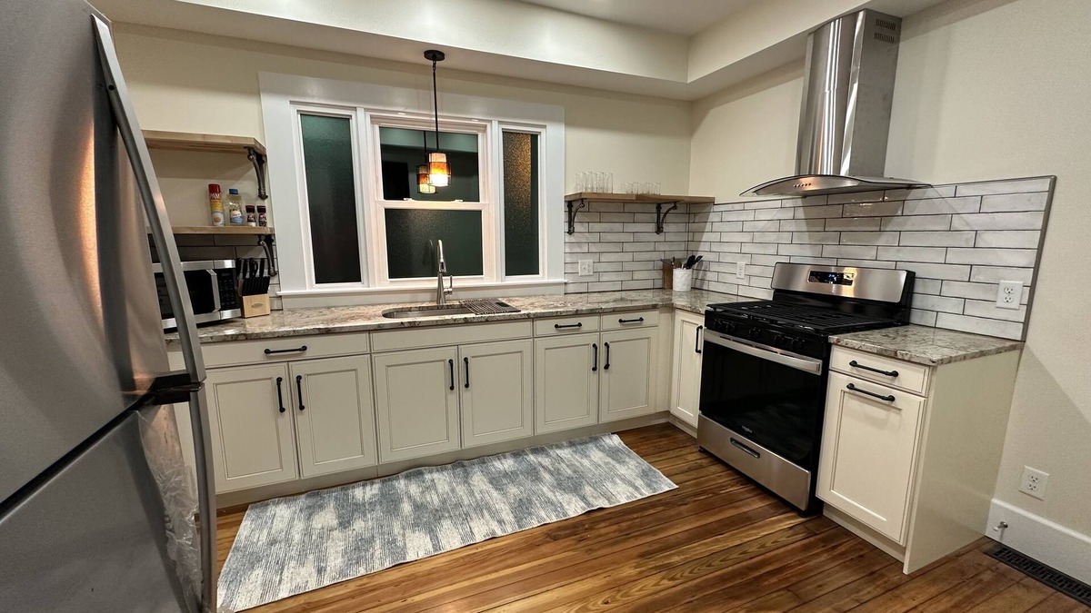 Babe Denny House | Stadium Stays #9 Downtown INDY, 5 minute walk to Lucas Oil Stadium Free Parking