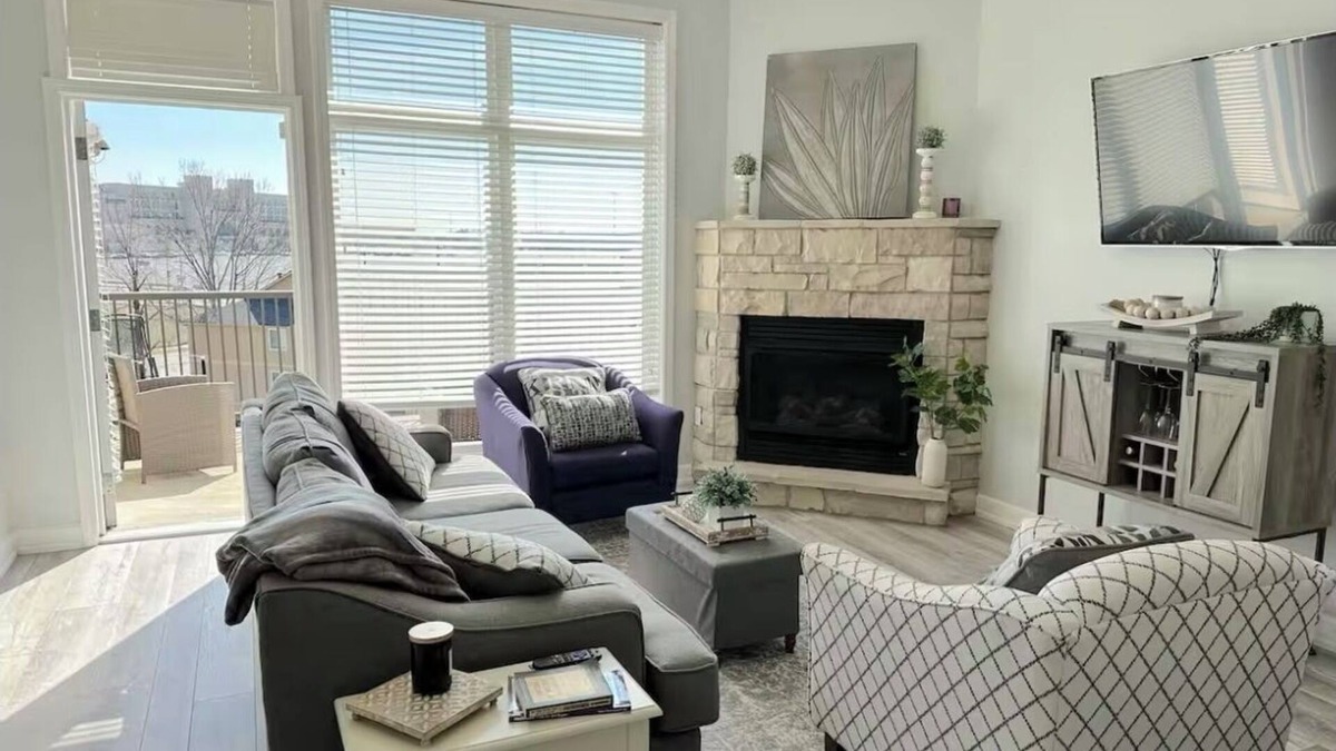 Manhattan Condo | Stadium View Condo in wonderful Manhattan