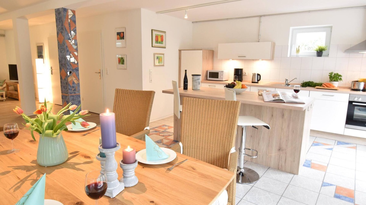 Flensburg Apartment | Stadtloft - shower room, WLAN, terrace, garden furniture, washing machine, TV