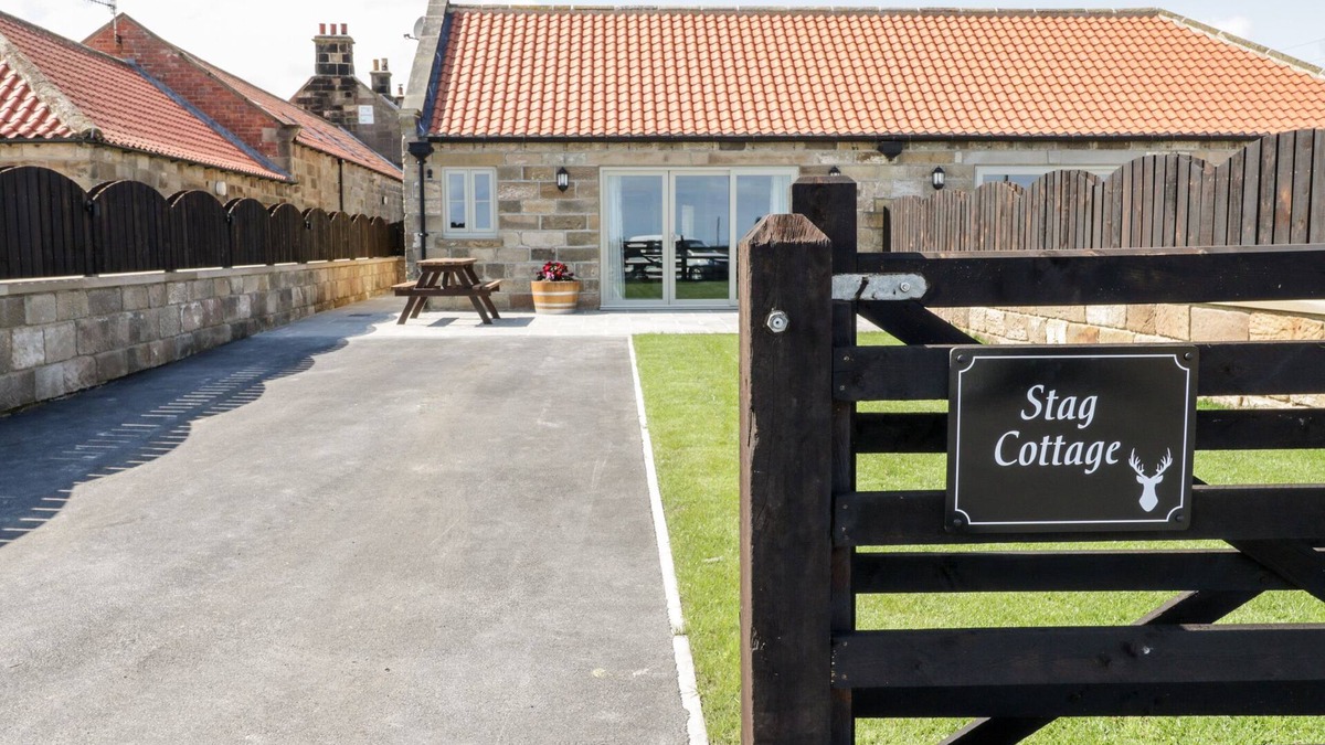 Ruswarp Cottage | STAG COTTAGE AT BROADINGS FARM, pet friendly, with a garden in Whitby