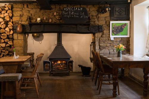 Sibford Gower Hotel | Stag's Head