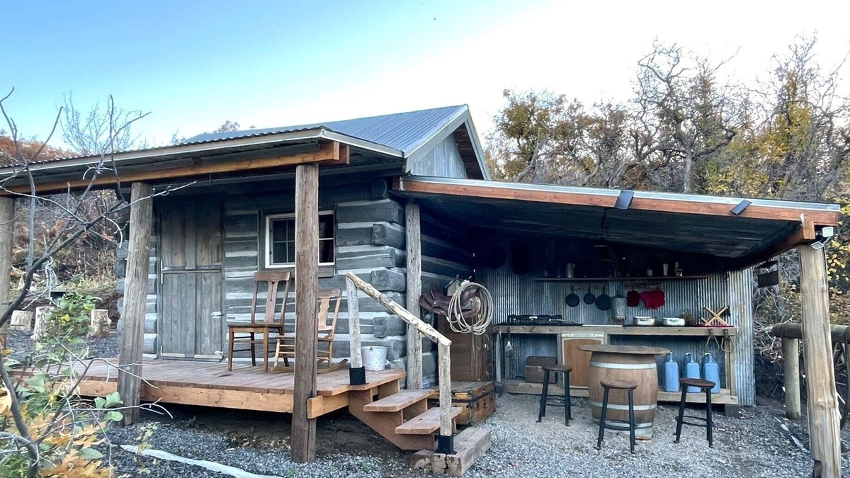 Collbran Cabin | Stagecoach Cabin - antique western charm