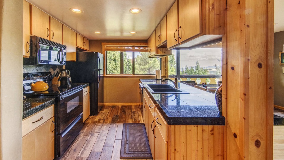 Tahoe Village Ski Chalet | Stagecoach Lift at Heavenly! - 8 max occupancy
