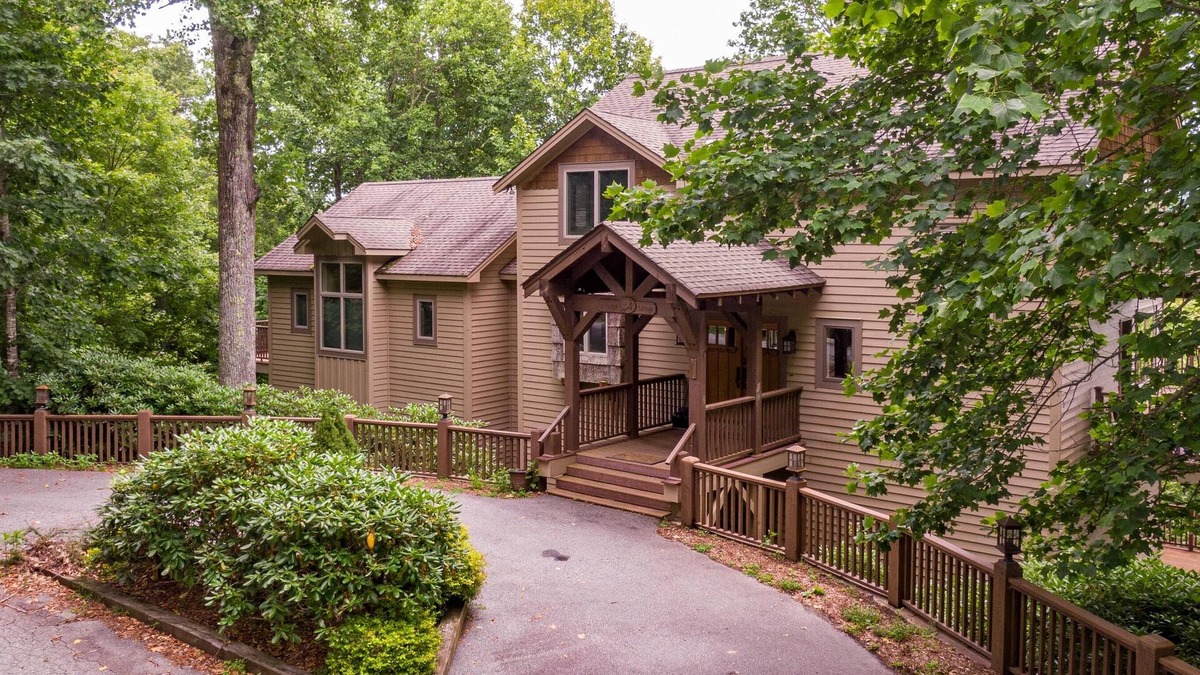 Boone House | Stags Leap in Yonahlossee Pool Table, Indoor Pool, Tennis Courts