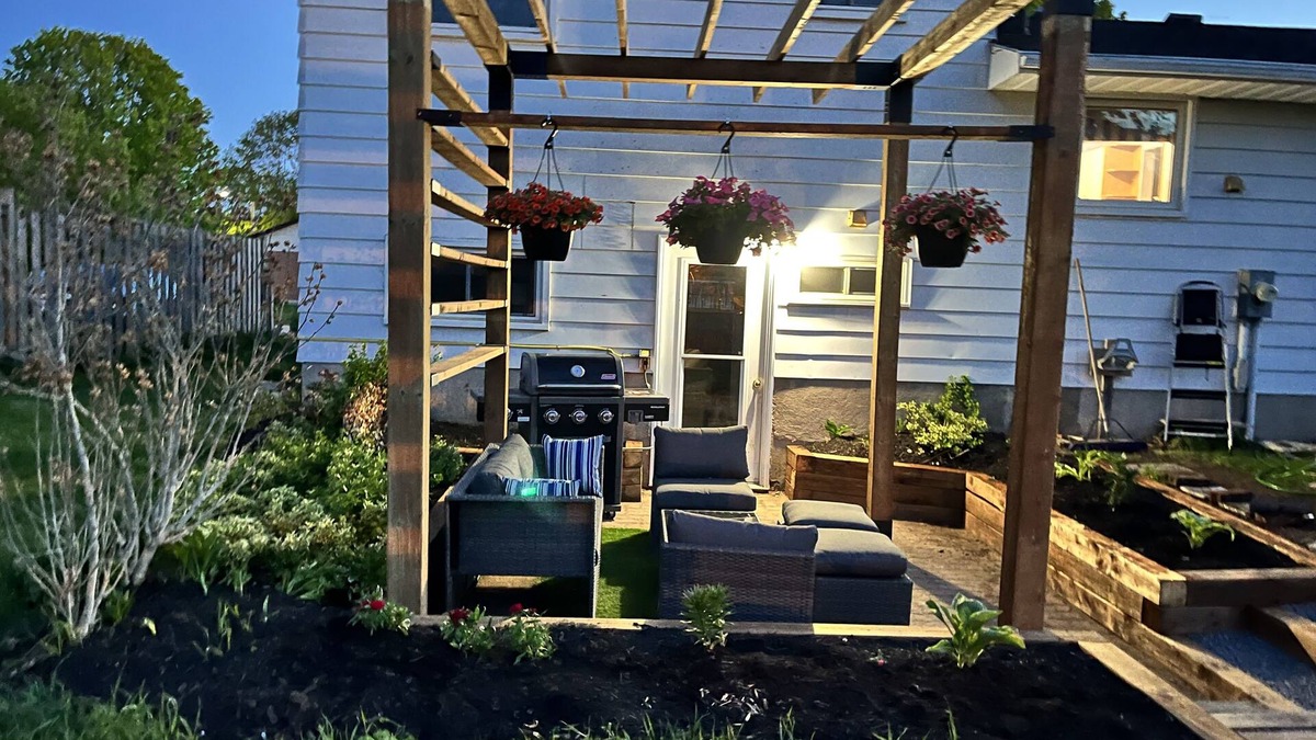 Port Elgin House | Stairway to Beach - Splendid 4 Bedroom Quite Home