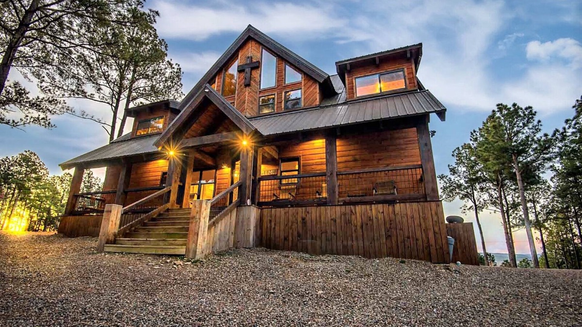 Broken Bow Cabin | STAIRWAY TO HEAVEN- Private Mountain Retreat- Overlooks Nat'l Forest & Sleeps 18