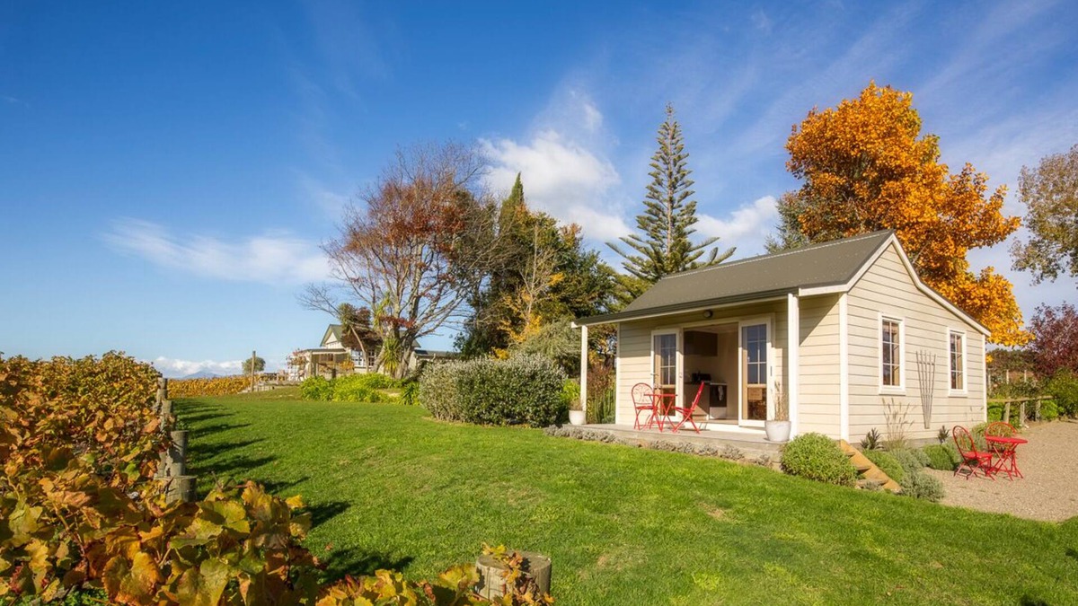 Tasman Cottage | Stan's Cottage - Seaside Vineyard Cottage with Stunning Views