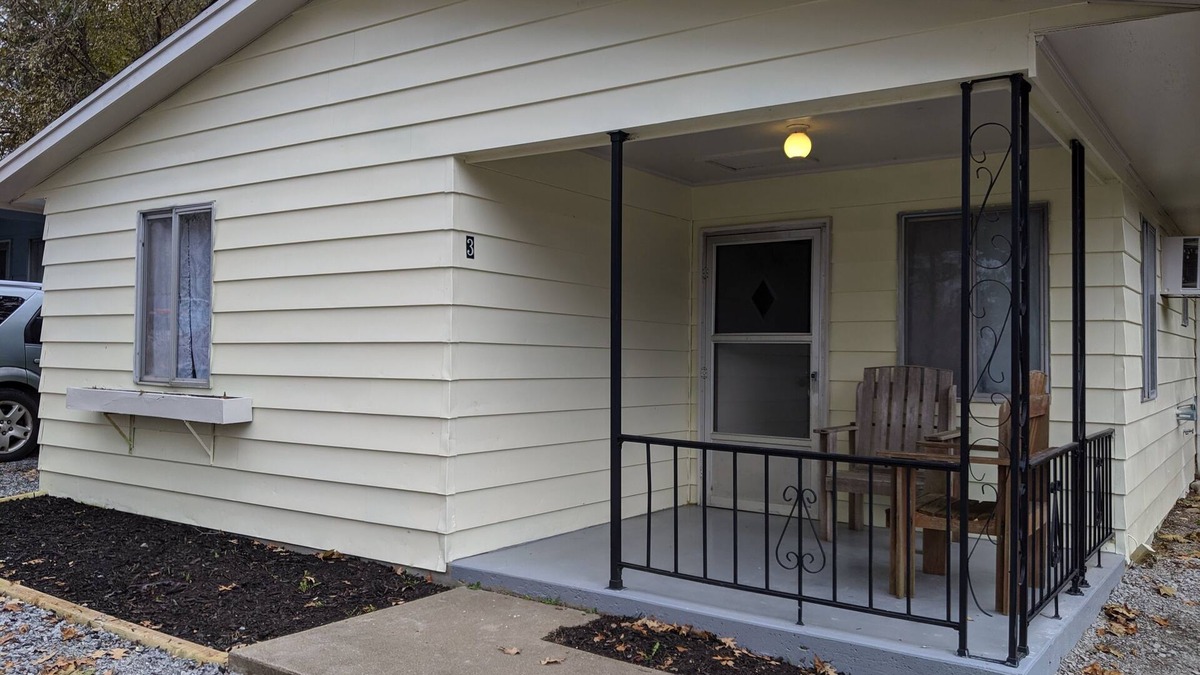 Cadiz Cabin | Stand alone cabin, sanitized, full kitchen.