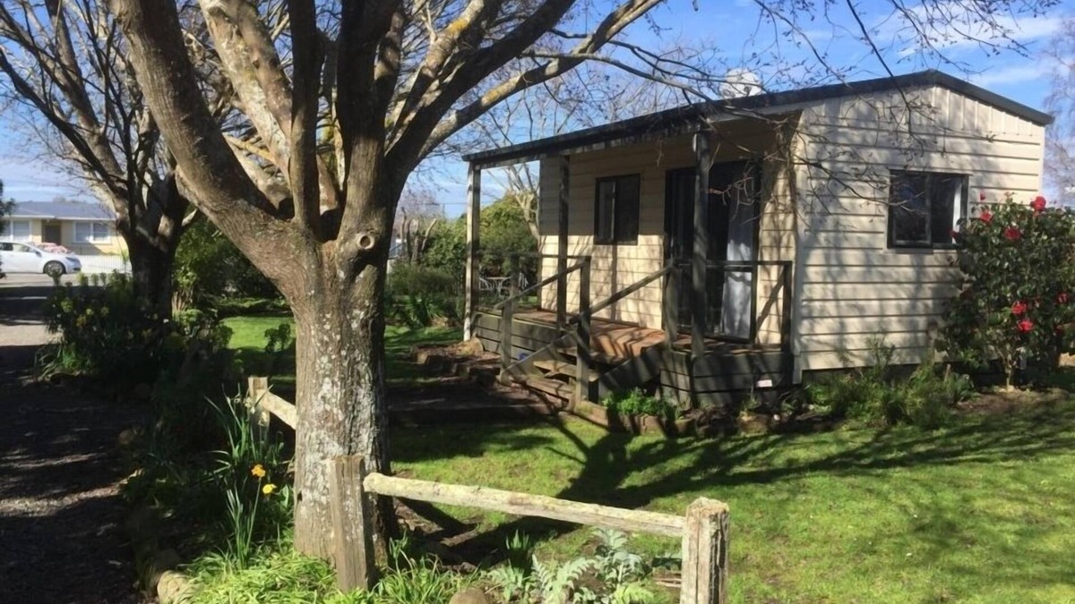 Greytown Cottage | Stand alone cottage in tranquil garden, with balcony, pergola, SkyTV, free Wifi