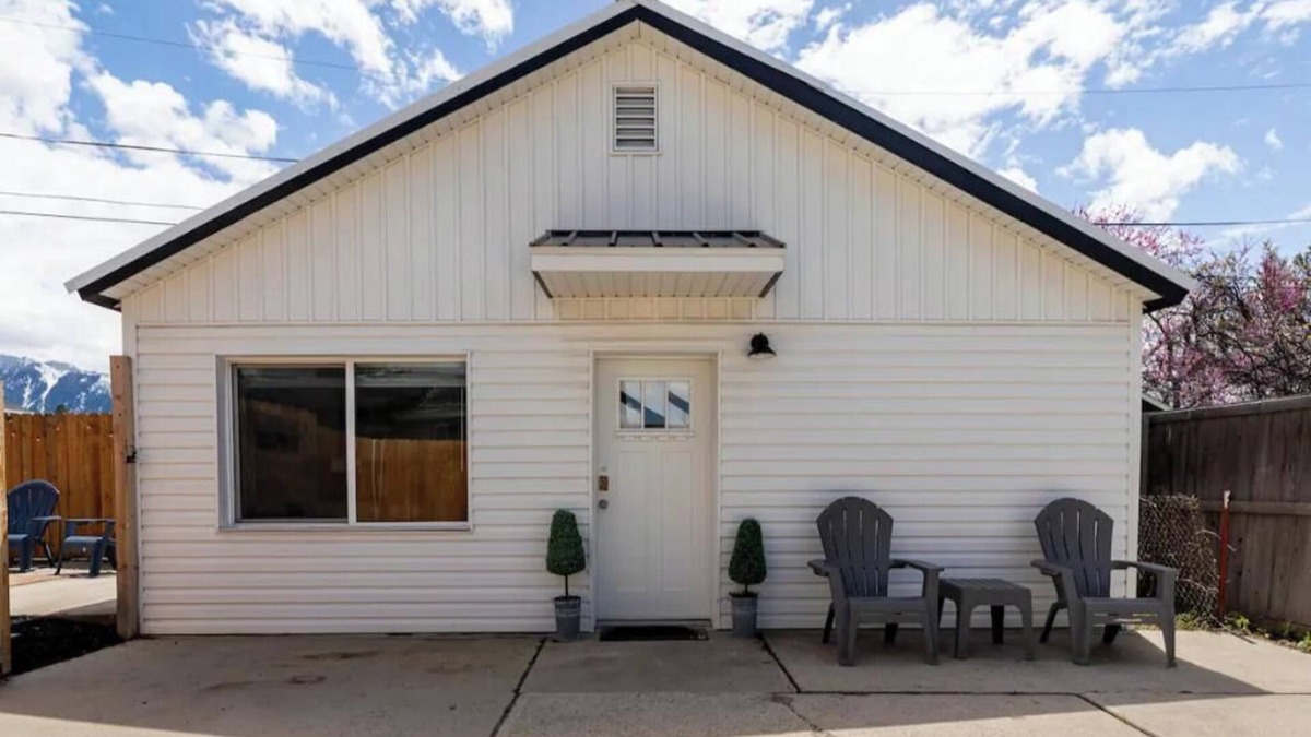 Sandy Cottage | Standalone Cottage - 2Bds/mins to recreation & fun