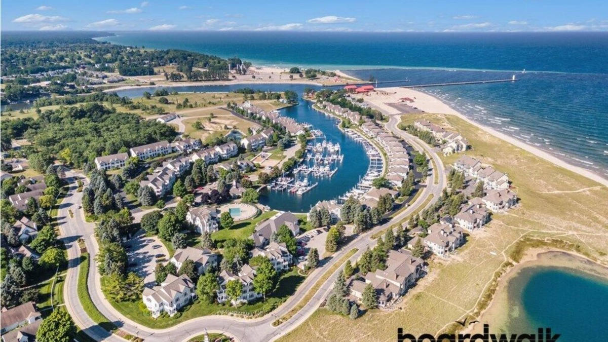 Manistee Cottage | Standalone Harbor Village Cottage at Beach