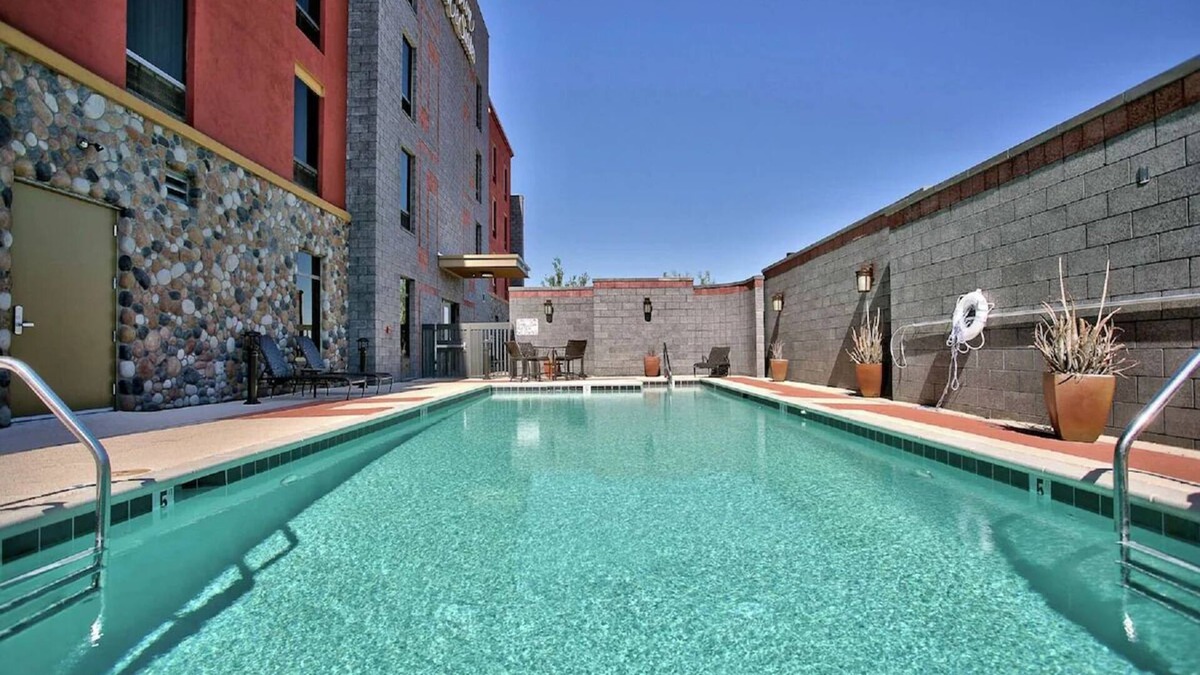 Scottsdale House | Standard 2 Queens, Hampton Inn & Suites, Near TopGolf