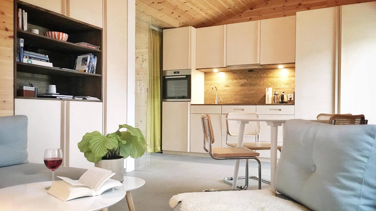 Tromsdalen Apartment | Standard-Apartment-Private Bathroom-Mountain view-Apartment 01