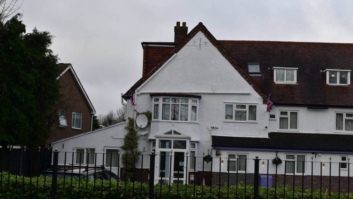 Marston Green House | Standard Double Room @ Royal Square Hotel Birmingham Airport & NEC