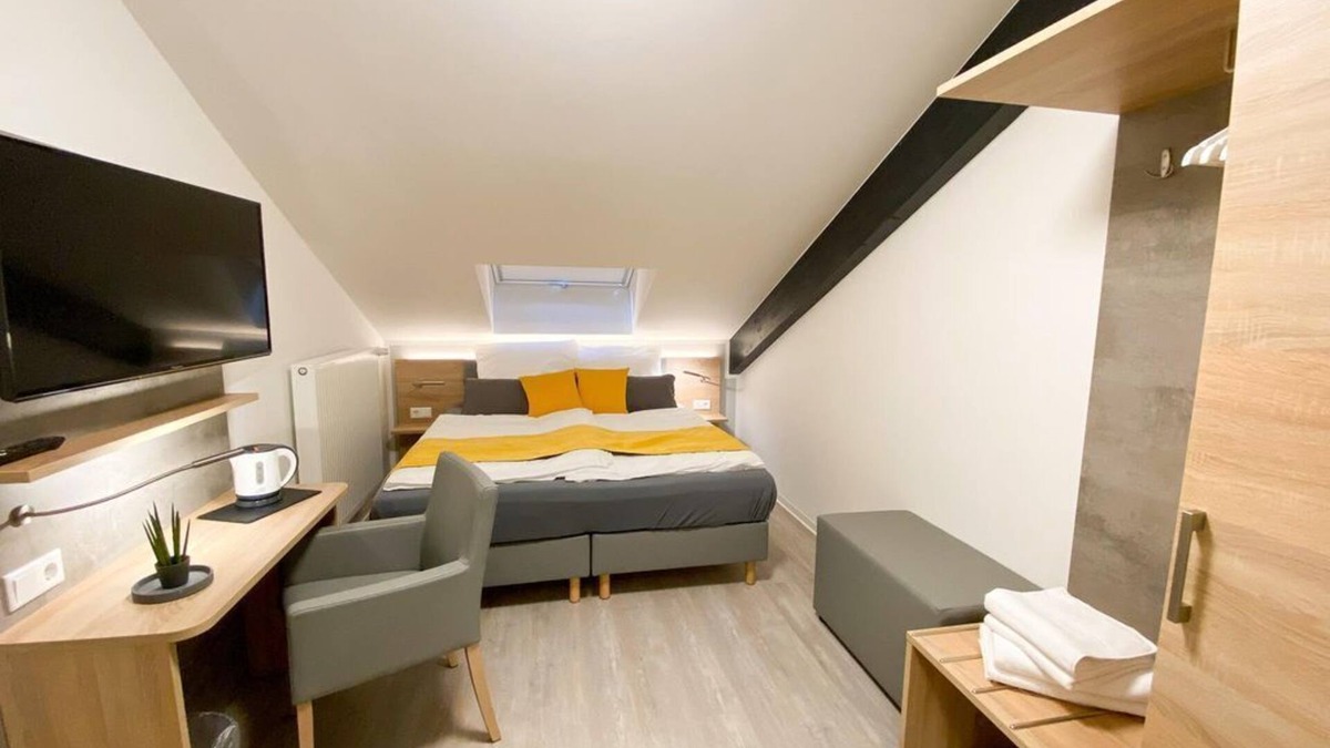 Breitscheid House | Standard double room, shower WC - Boardinghouse Breitscheid
