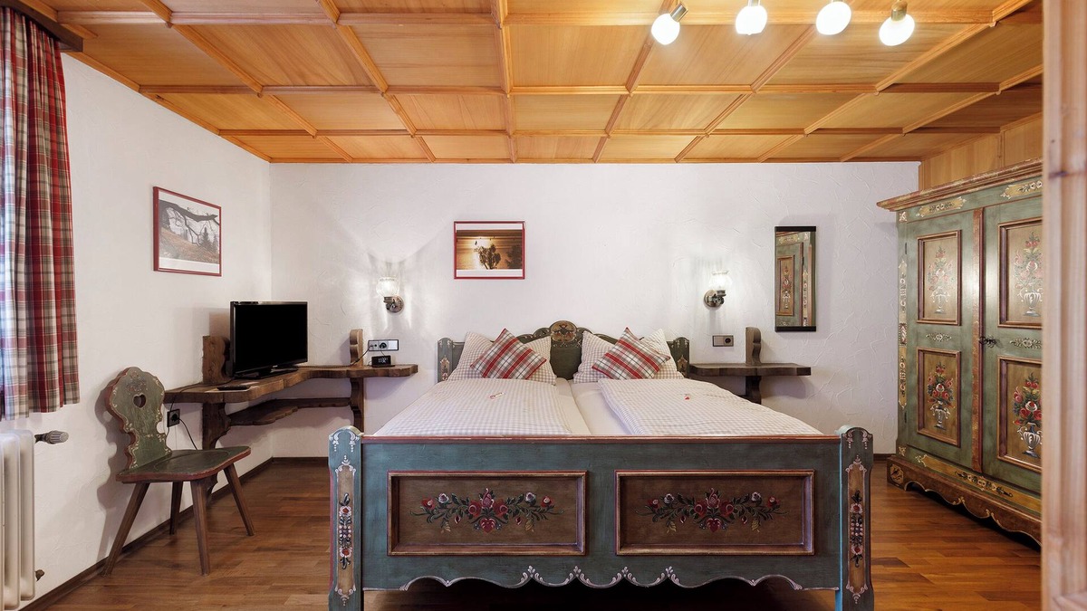 Tennenbronn Apartment | Standard Double Room with Shared Garden, Balcony and Wi-Fi