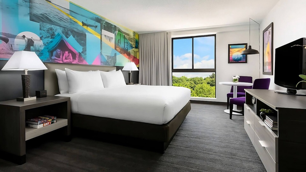 Lower Allston Hotel | Standard King Room at Studio Allston Hotel