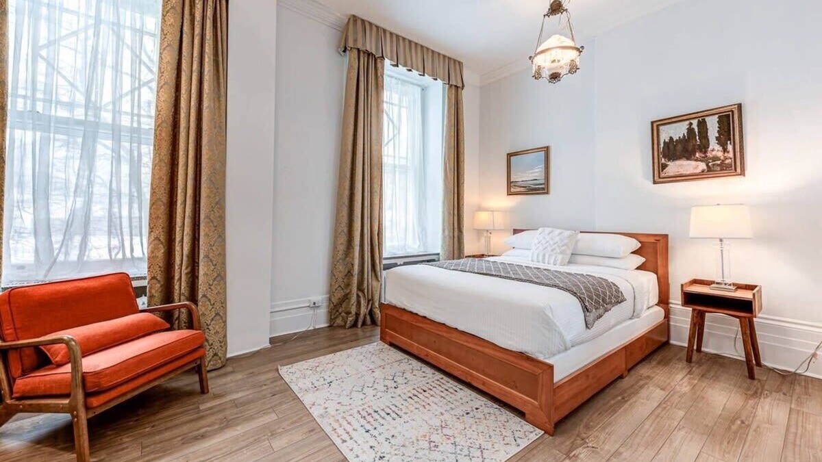 Vieux-Quebec-Cap-Blanc-colline Parlementaire Hotel | Standard Room #3 Summ