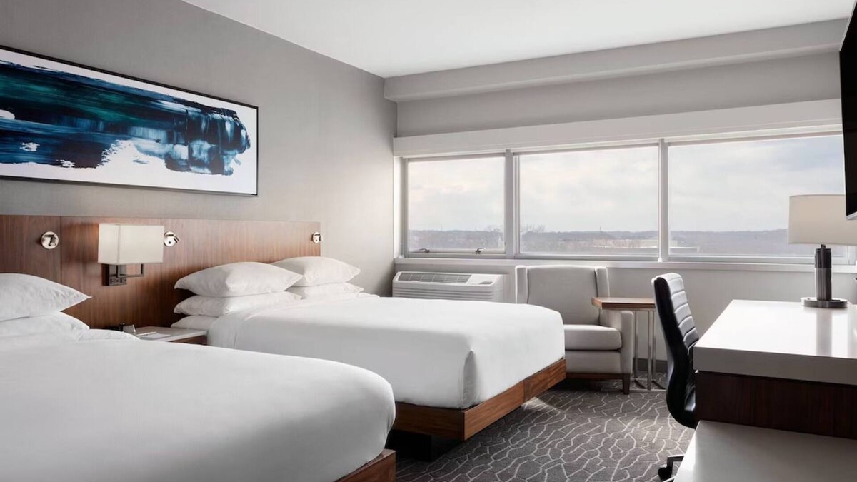 Iselin Hotel | Standard Room at Delta Hotels, Free Parking, Short Drive to Woodbridge Mall
